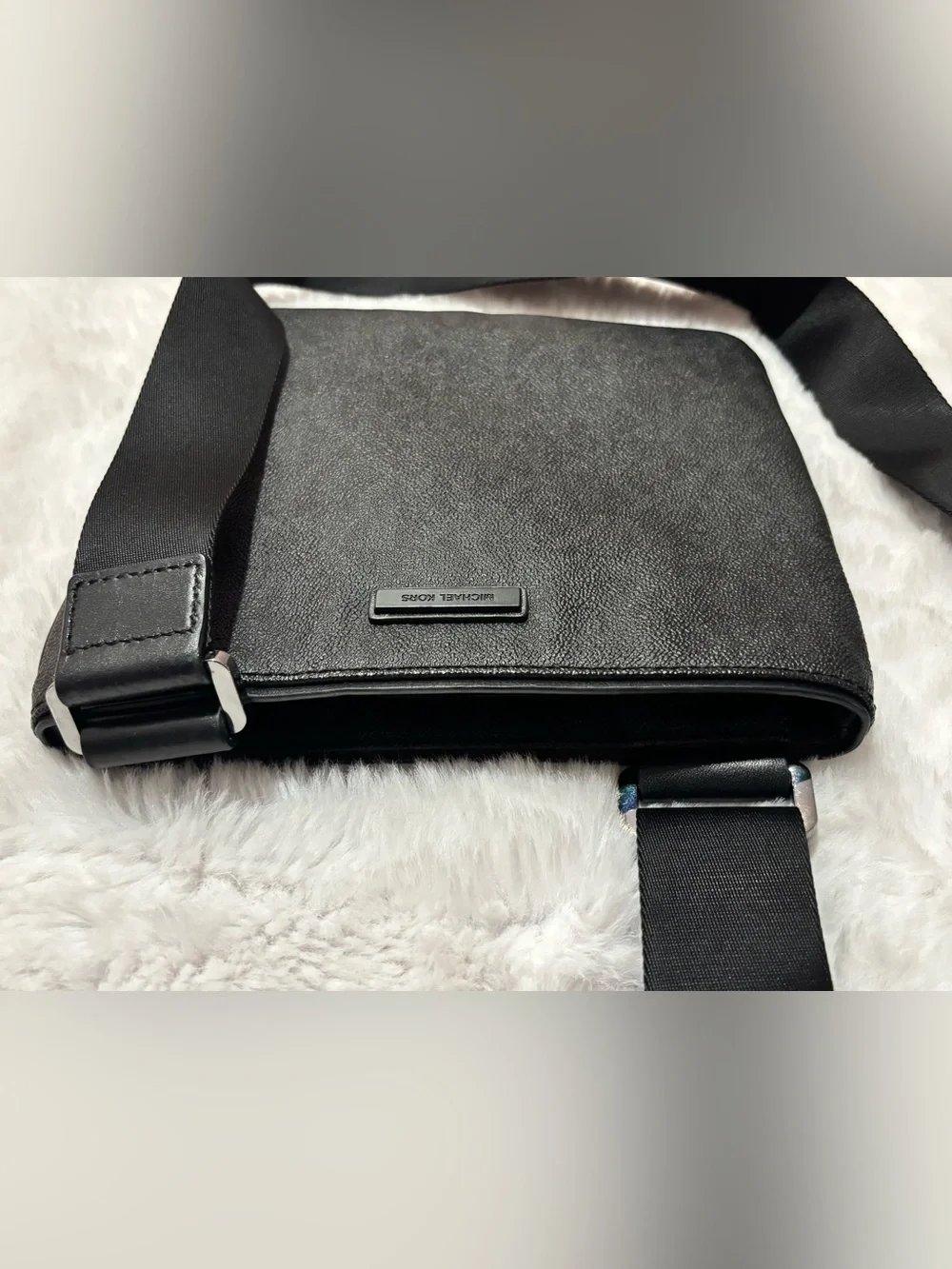 Michael Kors Men's Bryant Flight Messenger Bag Black Monogram 33S6MMNC1B Authent